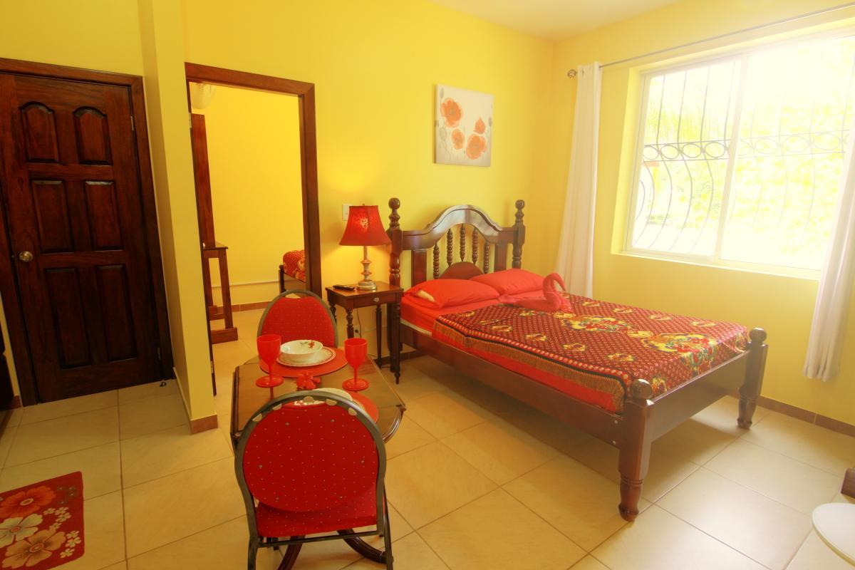 The White Horse Inn - Hopkins Village Beach Belize מראה חיצוני תמונה
