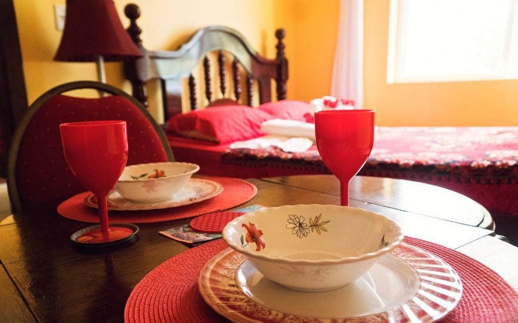 The White Horse Inn - Hopkins Village Beach Belize מראה חיצוני תמונה