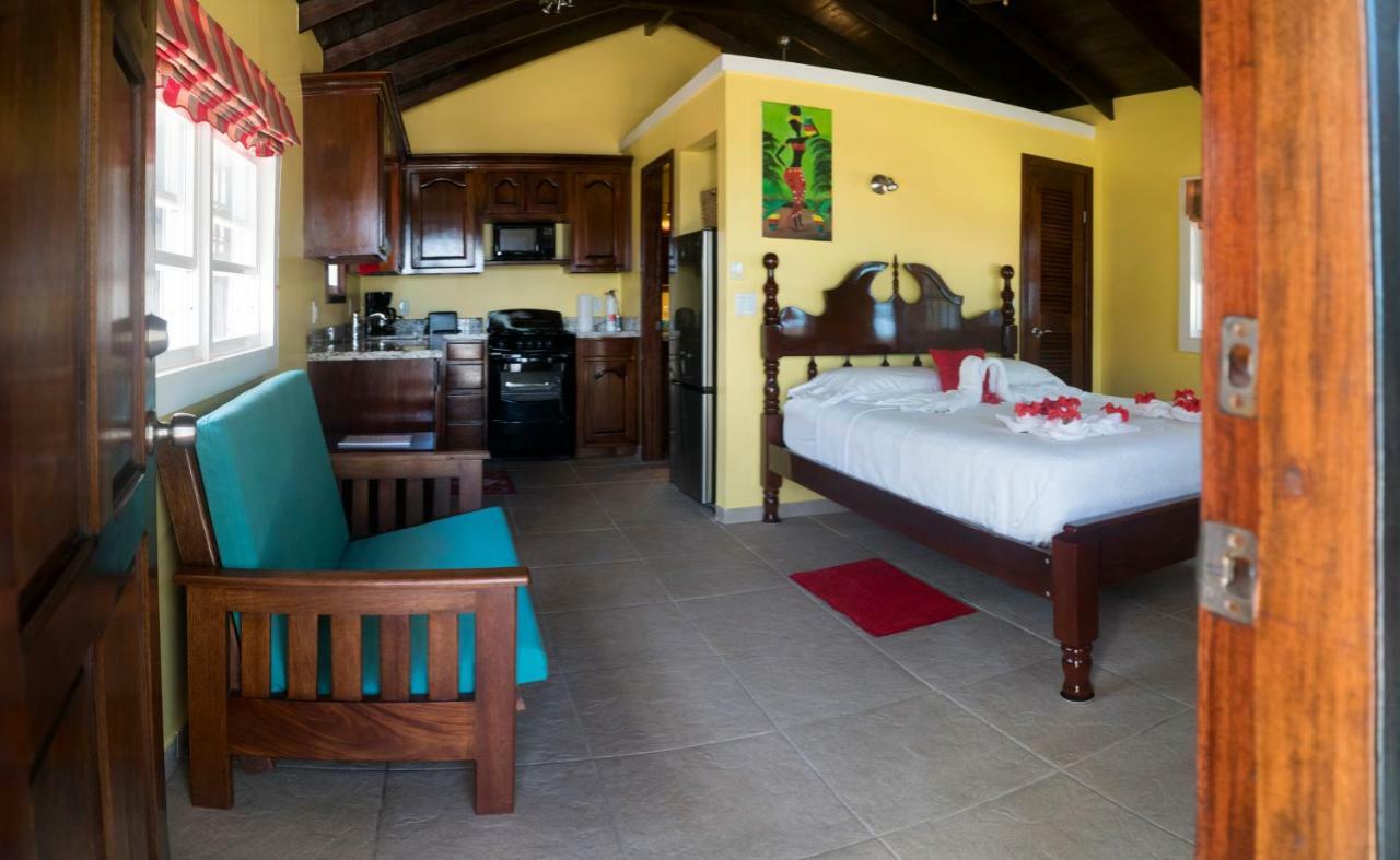 The White Horse Inn - Hopkins Village Beach Belize מראה חיצוני תמונה